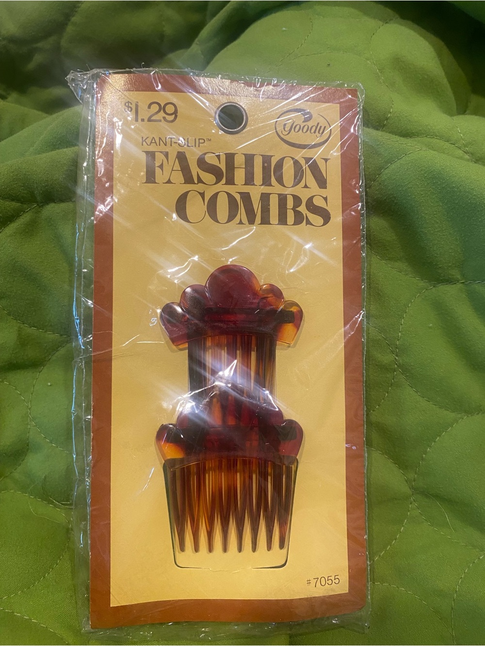 Vintage 70s - Goody fashion hair combs in sealed package